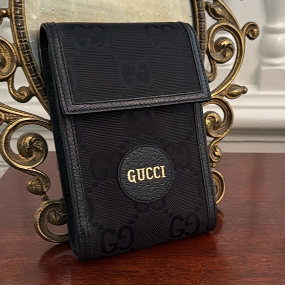 SOLD Gucci gg supreme canvas crossbody